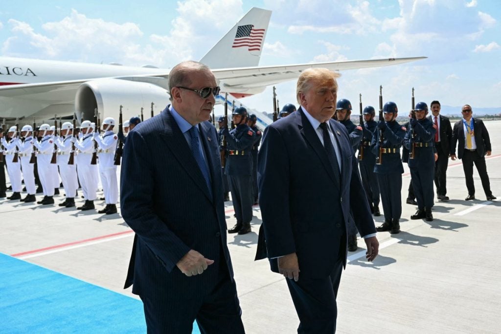 Otan anuncia contratos de armamento para acalmar Trump durante reunião de cúpula