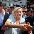 Marine Le Pen lança campanha presidencial na França apesar de condenação