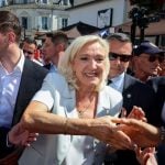 Marine Le Pen lança campanha presidencial na França apesar de condenação