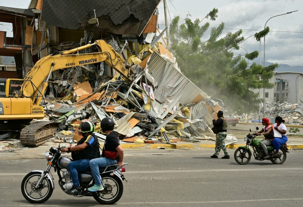 Sobe para 3.889 número de mortos pelo duplo terremoto na Venezuela