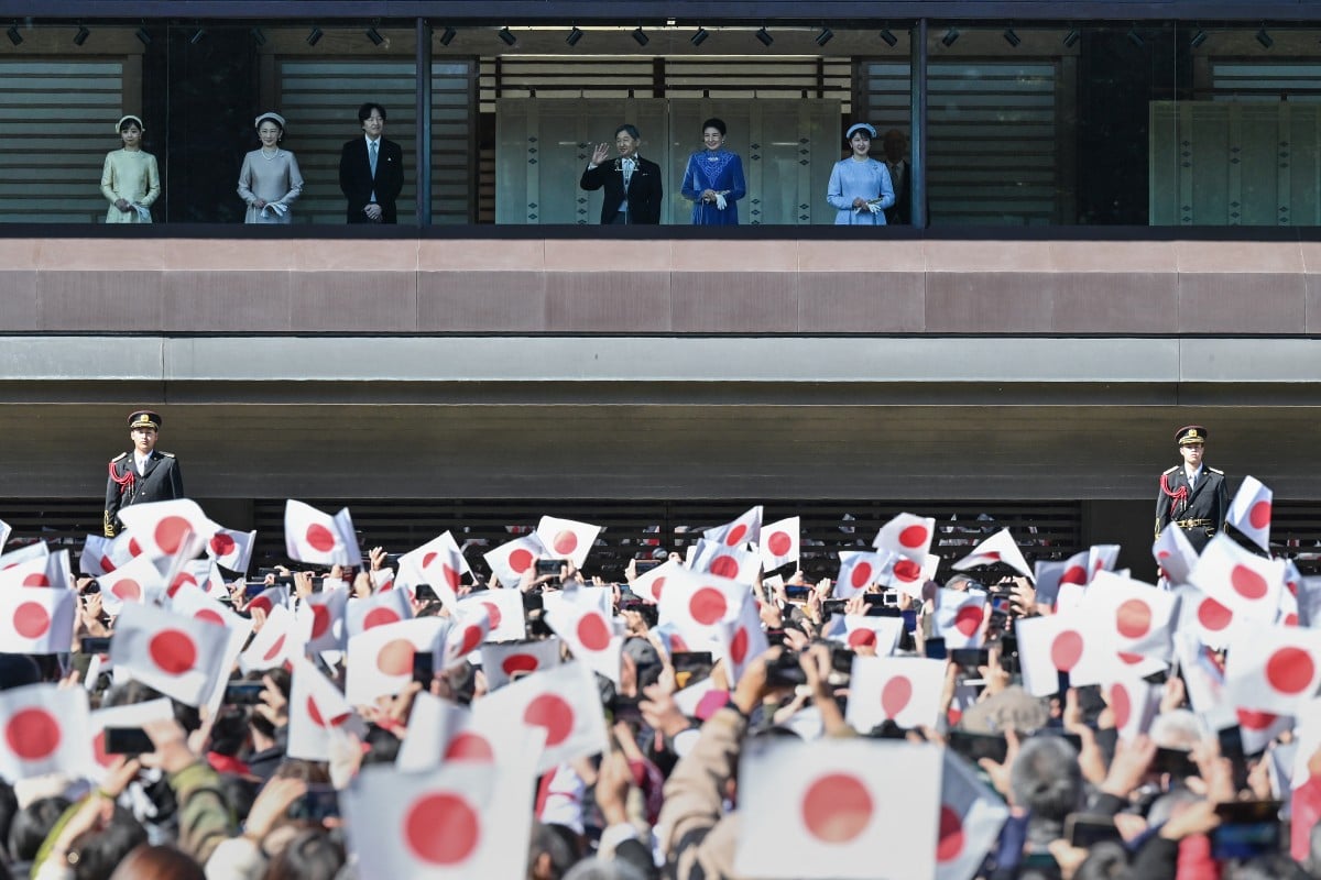Japão reforma lei imperial, mas mantém fechada a porta para uma mulher assumir o trono