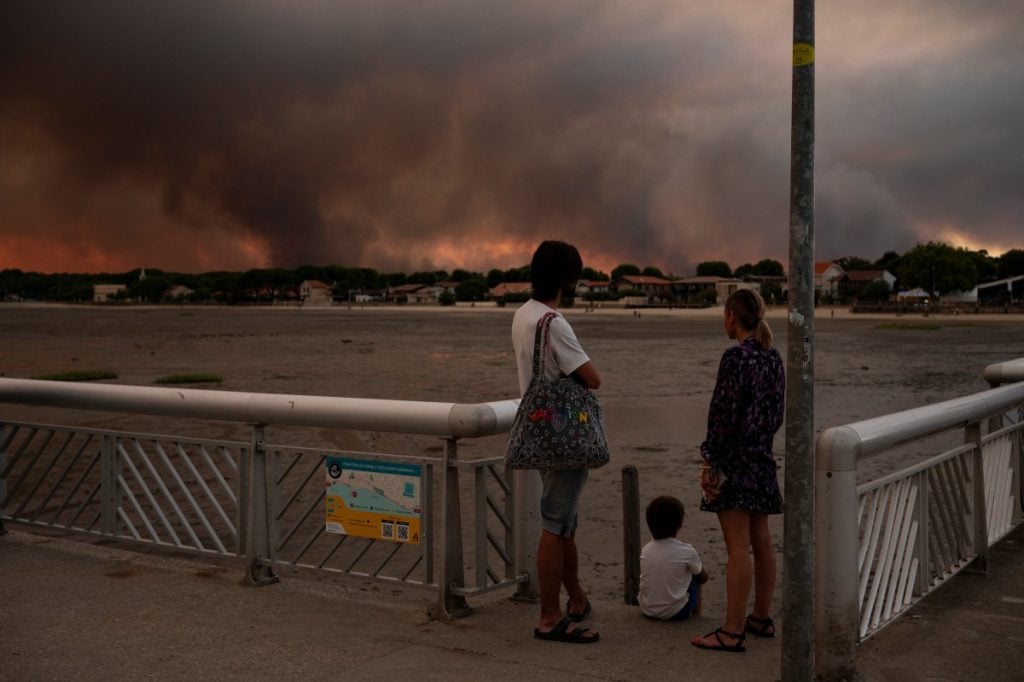 Incêndios levam milhares a deixarem suas casas na Europa