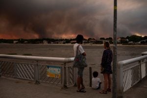 Incêndios levam milhares a deixarem suas casas na Europa