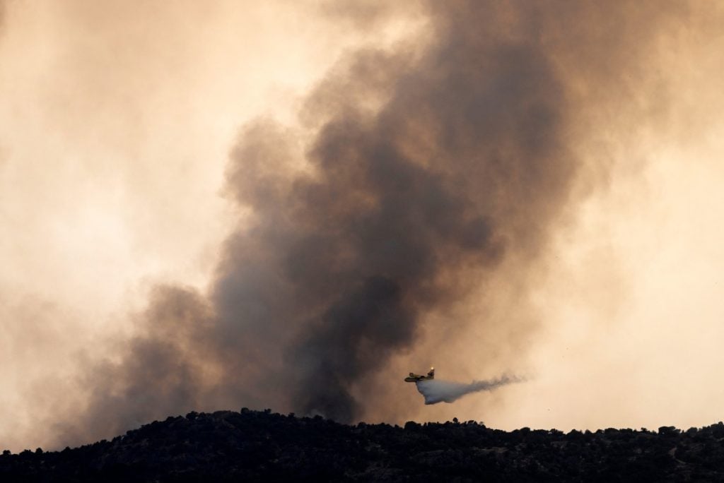 Bombeiros avançam na luta contra incêndios florestais na Espanha