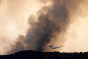 Bombeiros avançam na luta contra incêndios florestais na Espanha