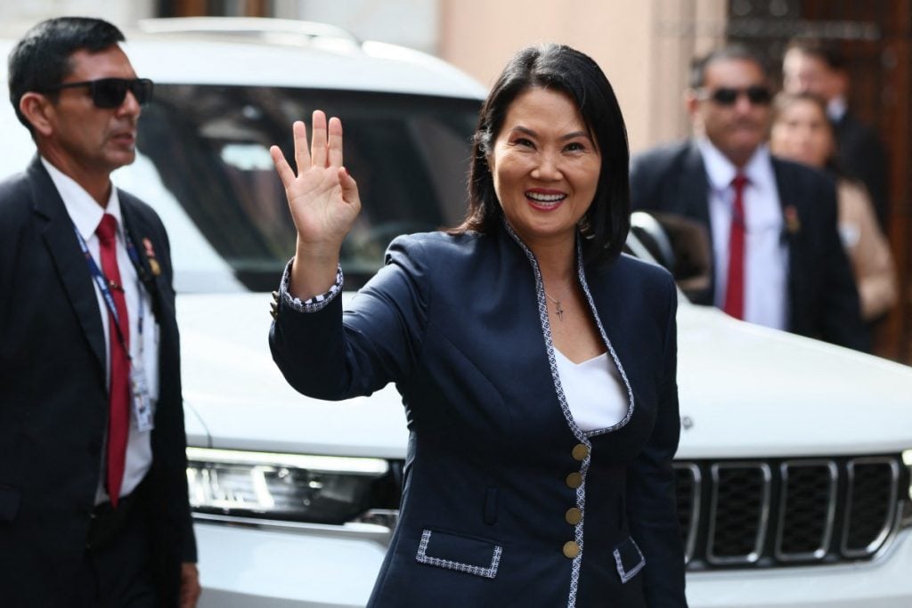 Keiko Fujimori assume o governo no Peru
