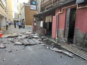 Terremoto de 7,1 graus no Japão deixa feridos e provoca desabamentos