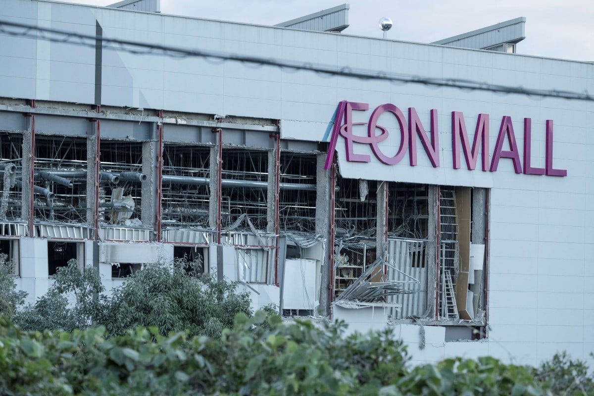 Japão reporta 13 mortos após terremoto e buscas em shopping continuam