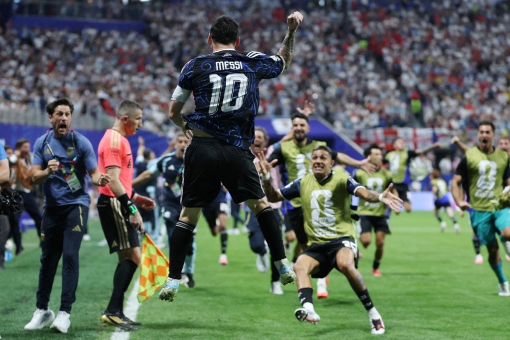 Argentina elimina a Inglaterra de virada e enfrentará a Espanha na final da Copa