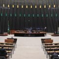 Câmara aprova suspender a prescrição para condenado que fugir da prisão