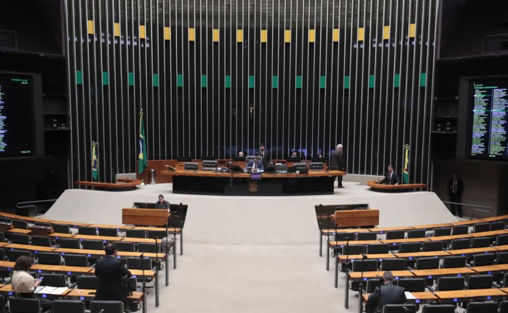 Câmara aprova suspender a prescrição para condenado que fugir da prisão