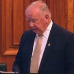 Deputado do Canadá comete gafe e lê texto de IA em discurso; assista