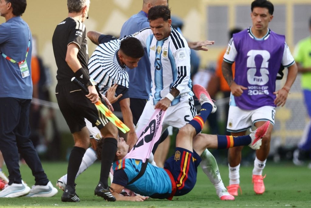 Fifa abre investigação sobre incidentes ao fim de Espanha x Argentina