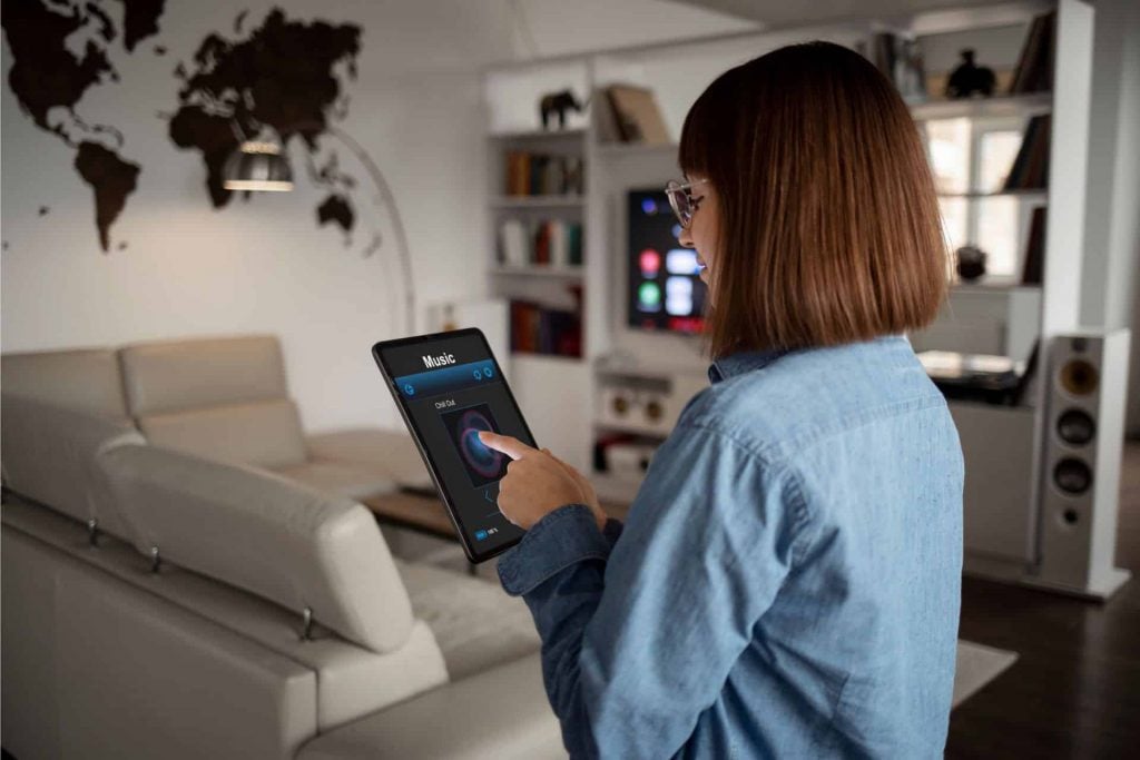 Homey integra ChatGPT para controle de casas inteligentes com um clique