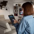Homey integra ChatGPT para controle de casas inteligentes com um clique