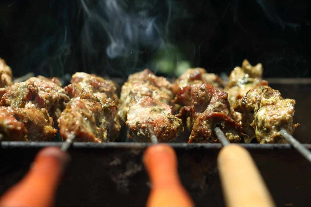 O grill que chega a 800 ºC e muda o jeito de fazer steak em casa