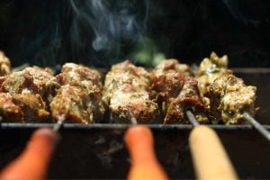 O grill que chega a 800 ºC e muda o jeito de fazer steak em casa