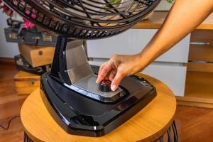 Qual o melhor ventilador para refrescar ambientes grandes? A resposta pode estar nas pás