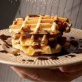 Máquina de waffles vertical: design e praticidade que transformam a cozinha