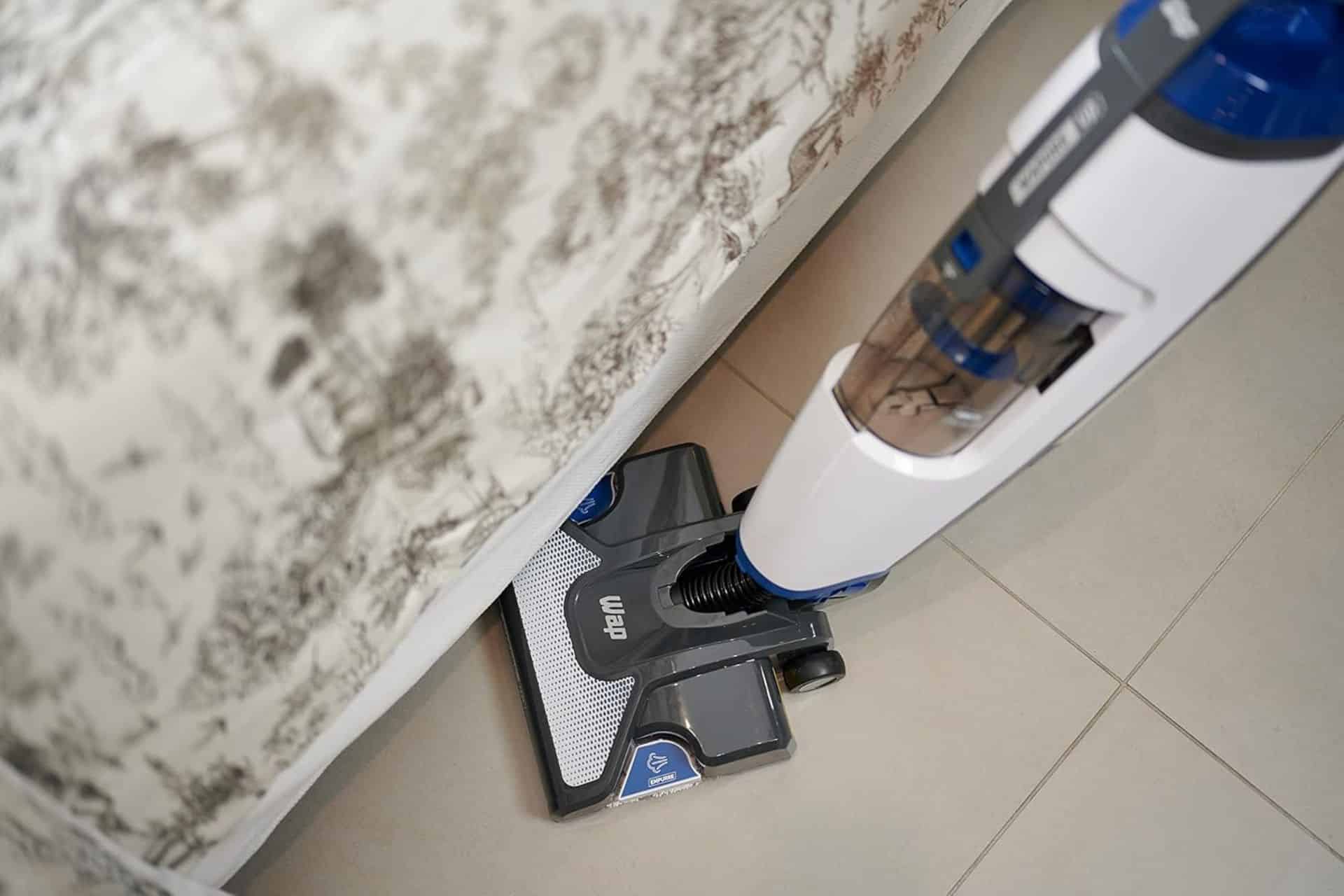 Qual a melhor forma de higienizar pisos sem produtos químicos?