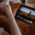 O entretenimento doméstico se reinventa: de projetores acessíveis a desafios no streaming