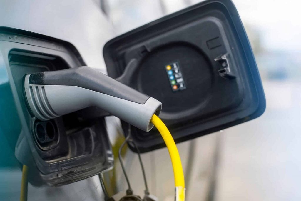 Garantia vitalícia para bateria de carro elétrico: o que muda com a decisão da Chery e ela pode chegar ao Brasil?