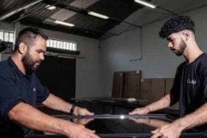 Sua TV pode virar uma tela touch? Conheça a moldura interativa da Qualipix para home office e pequenas empresas