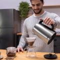 Qual a melhor chaleira elétrica para a rotina? Veja o que avaliar antes da compra