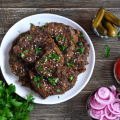Almoço saudável: 5 receitas com fígado ricas em ferro para incluir na dieta