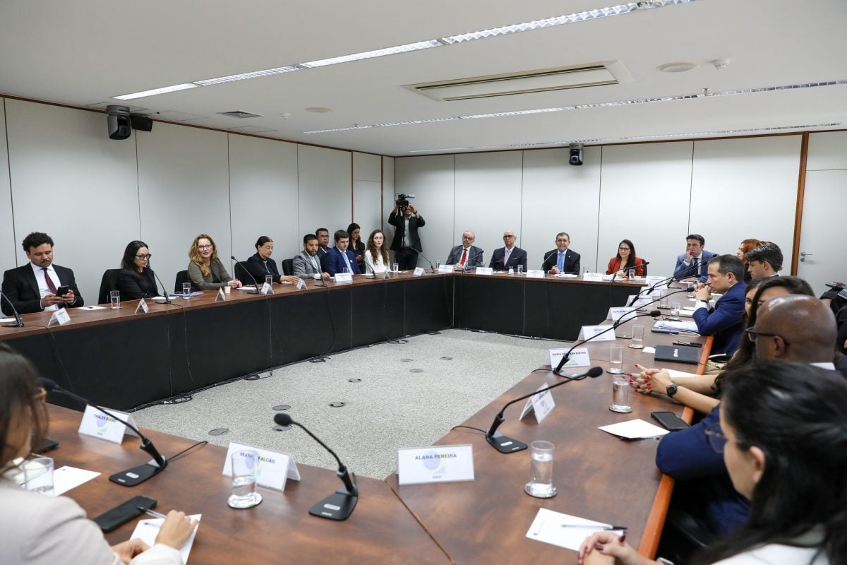 TSE firma parceria com big techs para combater desinformação na eleição