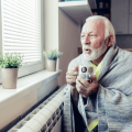 5 dicas para proteger a saúde física e mental dos idosos durante o inverno