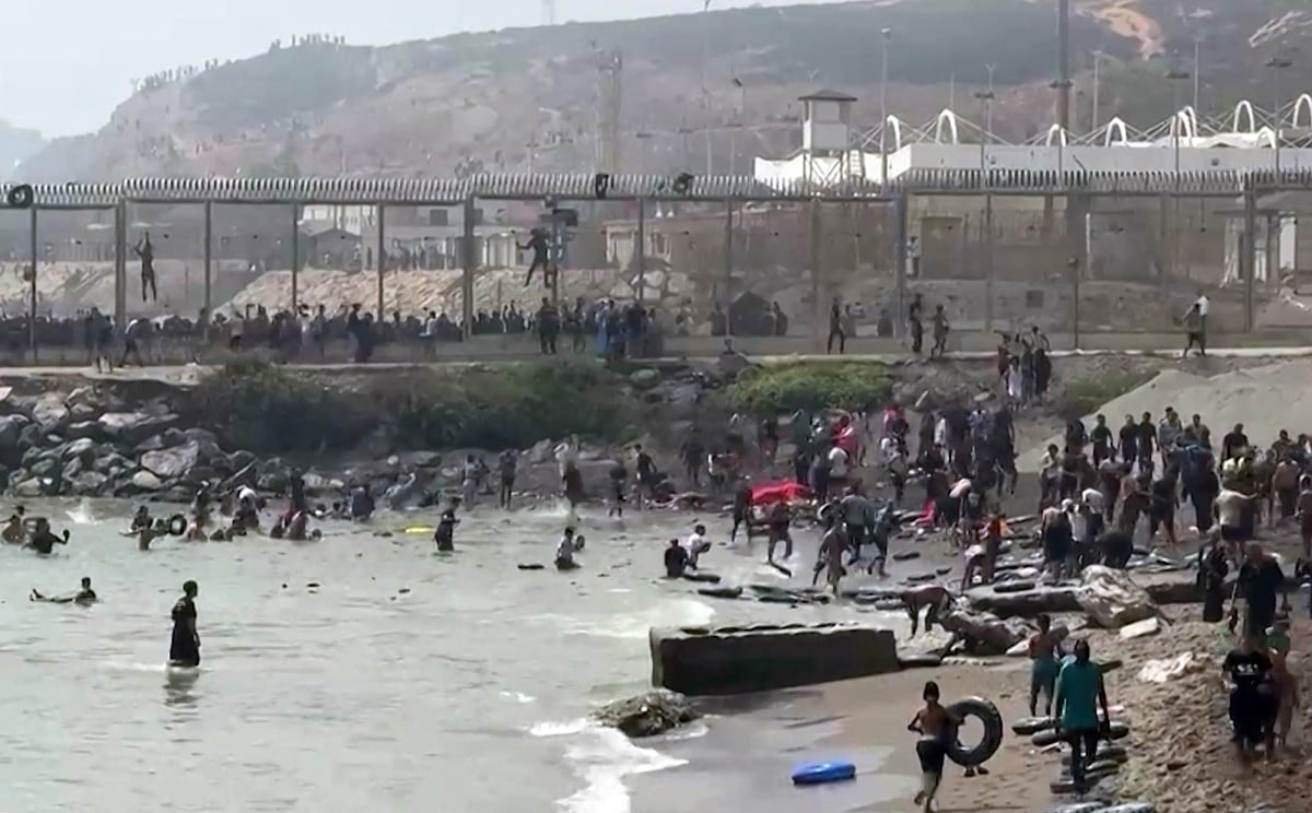 Espanha manda Exército a Ceuta após entrada em massa de migrantes vindos do Marrocos