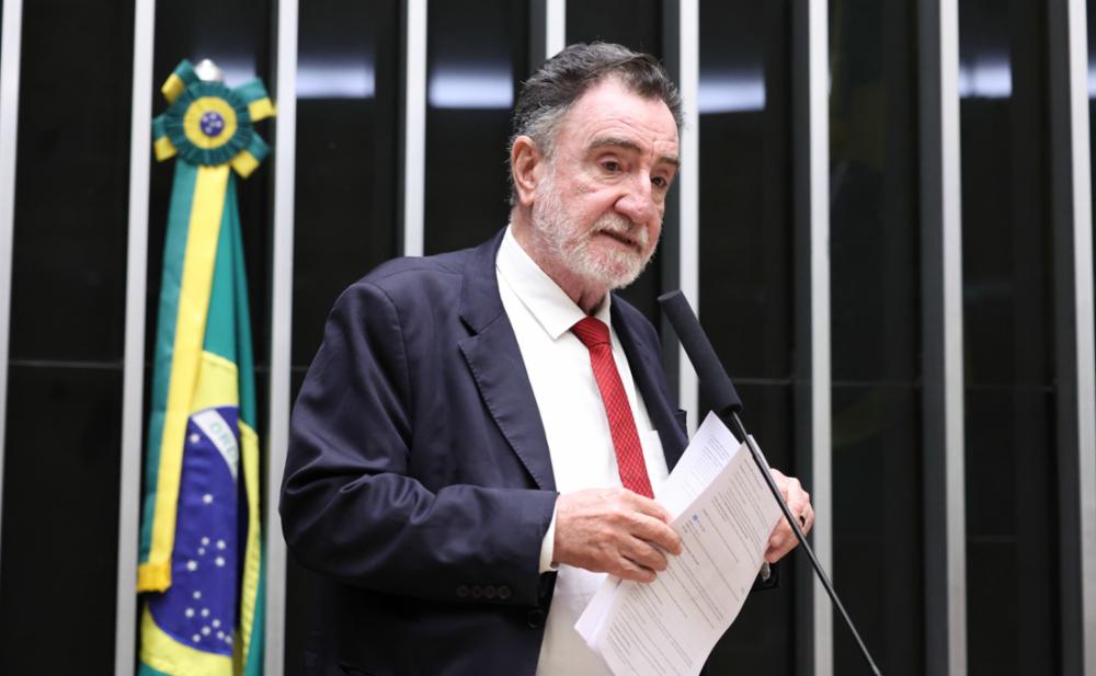 PT escolhe Patrus Ananias para disputar o governo de Minas e garante palanque a Lula
