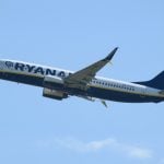 Passageiro quase é sugado para fora em voo da Ryanair