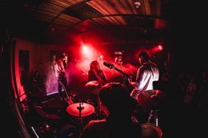 Festival em casas de shows de São Paulo busca amplificar o rock alternativo