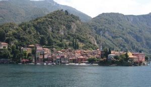 Vila italiana proíbe turistas de andarem sem camisa nas ruas