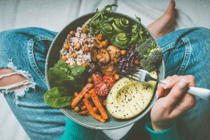Entenda como a alimentação pode impactar a saúde do cérebro