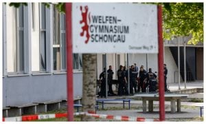Adolescente de 16 anos é preso acusado de ataque a escola na Alemanha