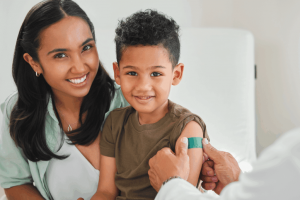 Vacinação infantil: 5 cuidados para fortalecer o sistema imunológico das crianças 