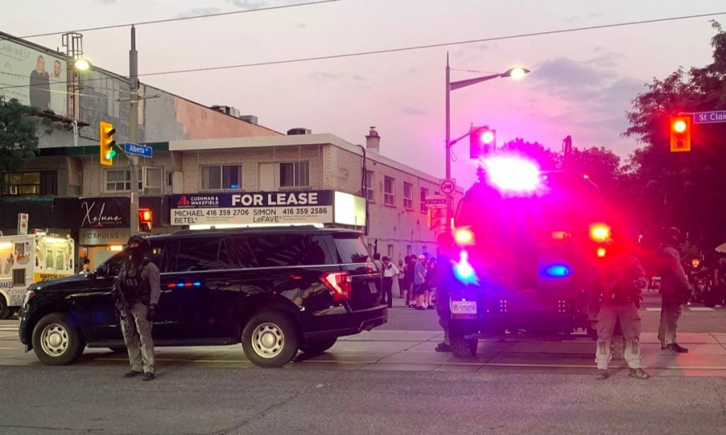 Tiroteio deixa dois mortos e vários feridos em Toronto