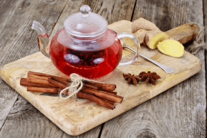 Para que serve o chá de hibisco? 3 receitas e os seus benefícios para a saúde