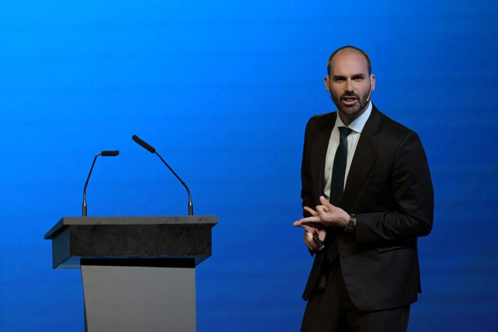 Os próximos passos para a PF sacramentar a demissão de Eduardo Bolsonaro