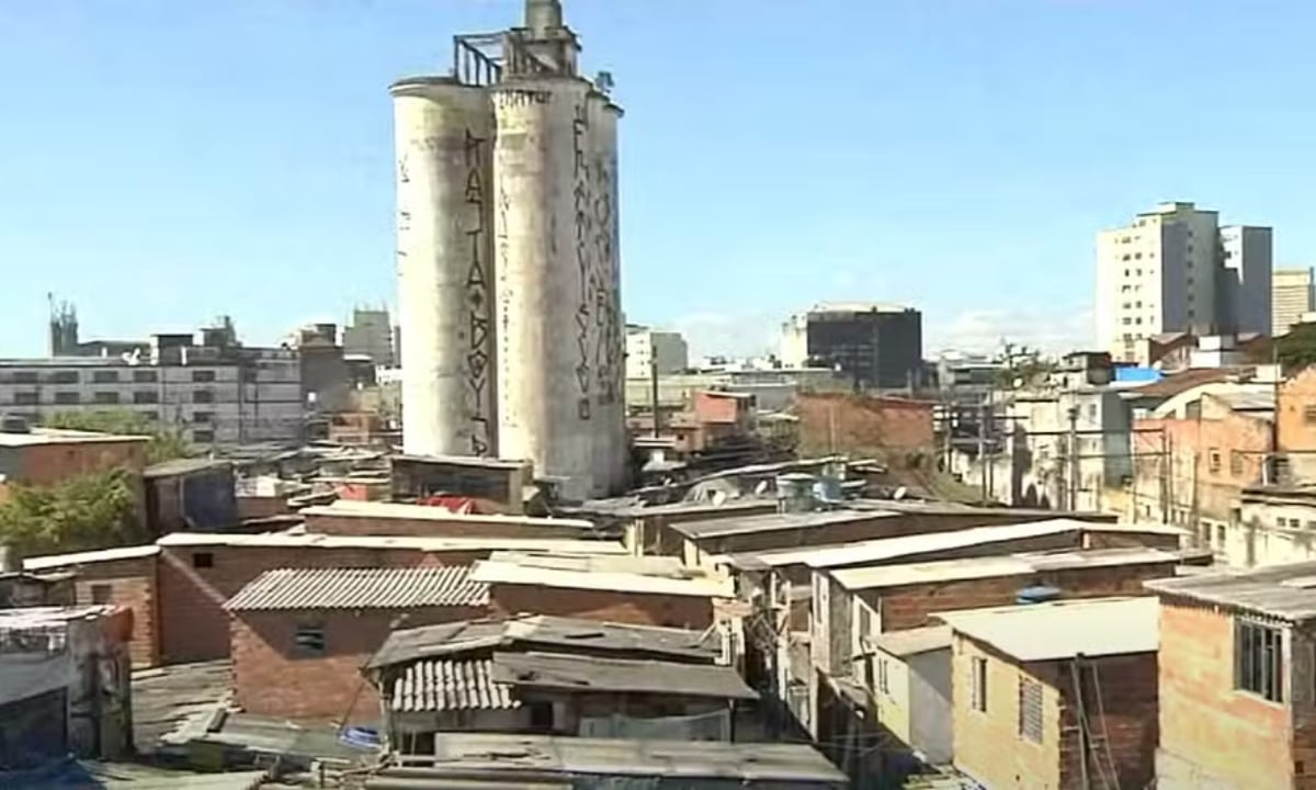 Silos da Favela do Moinho, no centro de São Paulo, começam a ser demolidos