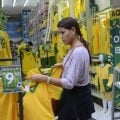 Veja o que fazer com a sobra do estoque de itens para Copa do Mundo