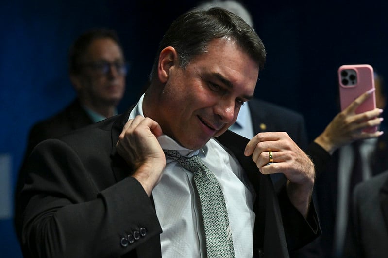 Flávio Bolsonaro diz ao governo Trump que tarifaço daria ‘vitória’ a Lula
