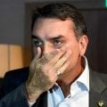 Flávio Bolsonaro lança plano para tentar romper resistência feminina