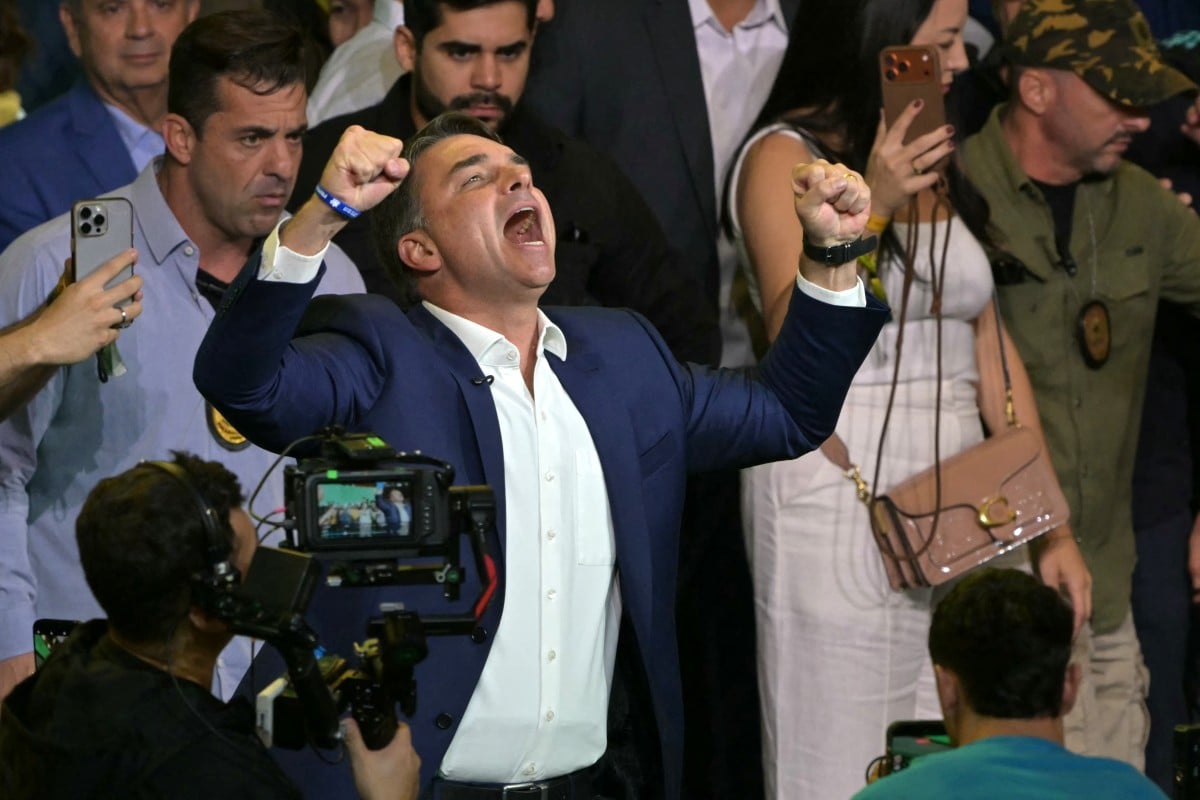 Flávio oficializa candidatura com defesa de Bolsonaro, ataques ao Judiciário e apelos por união da direita