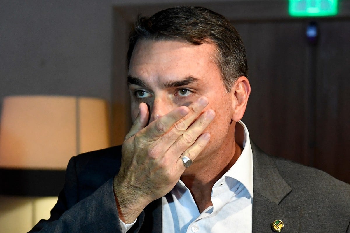 Flávio Bolsonaro lança plano para tentar romper resistência feminina