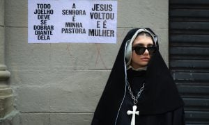 Com ingressos já vendidos, teatro em Curitiba cancela peça satírica sobre o uso político da fé