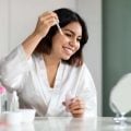 Rotina minimalista no frio: 5 dicas para evitar sobrecarregar a pele no inverno